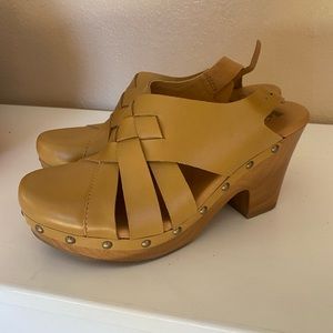 Kork Ease Clogs